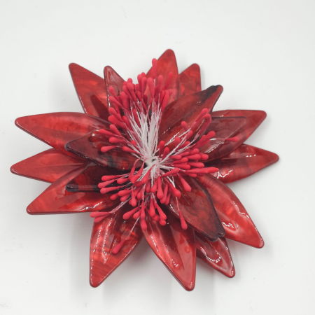 Brosa statement florala din rasina rosie si stamine rosii [2]