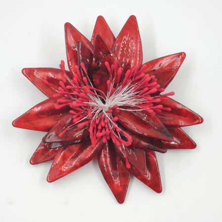 BIJUTERII - Brosa statement florala din rasina rosie si stamine rosii