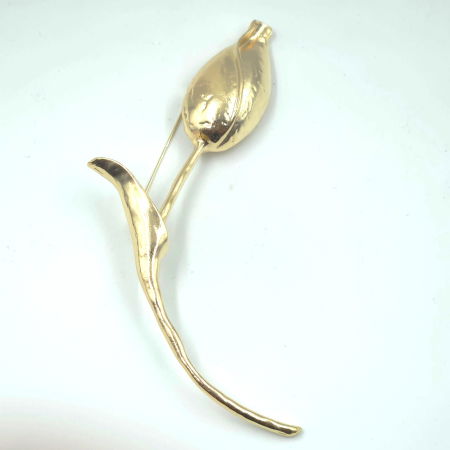 Brosa statement lalea imbobocita, forma stilizata din metal auriu [1]