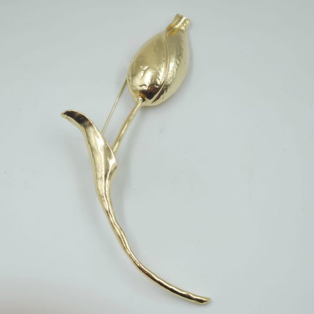 Brosa statement lalea imbobocita, forma stilizata din metal auriu [3]