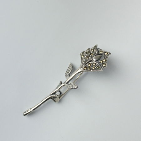 Brosa trandafir stilizat din argint 925 cu pietre foarte fine de marcasite [1]