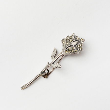 BIJUTERII - Brosa trandafir stilizat din argint 925 cu pietre foarte fine de marcasite