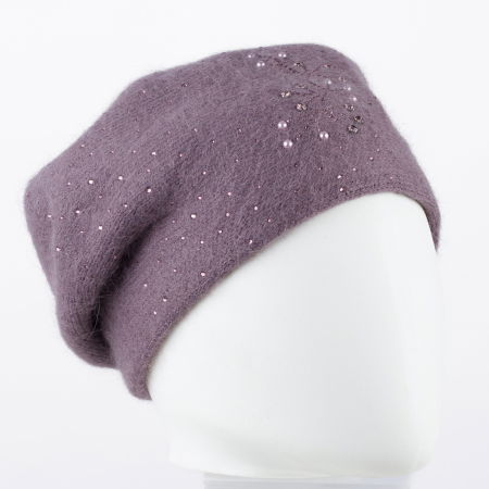 NOUTATI - Caciula mov model tricotat cu perle si strasuri fine aplicate, dublata in interior