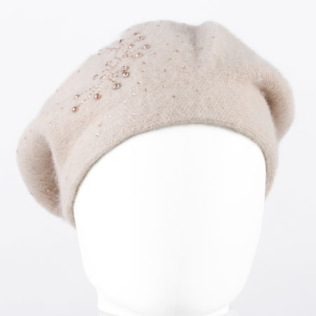 Caciula bej model tricotat cu perle si strasuri fine aplicate, dublata in interior [1]