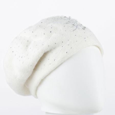 Căciuli - Caciula alba model tricotat cu perle si strasuri fine aplicate, dublata in interior