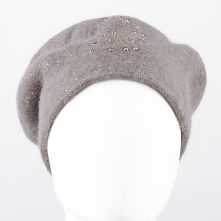 Caciula bej inchis model tricotat cu perle si strasuri fine aplicate, dublata in interior [1]