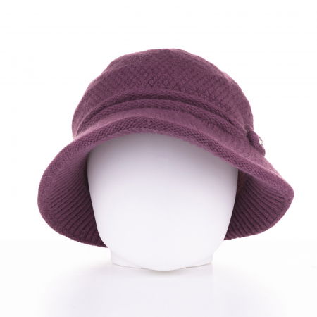 Căciuli - Caciula stil palarie mov cu bor si decoratiune laterala argintie, captusita in interior