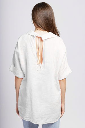 Camasa din in alba cu siret pe spate in dreptul gulerului [1]