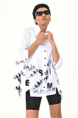 Camasa neagra cu colturi laterale, cu imprimeu litere albe [2]