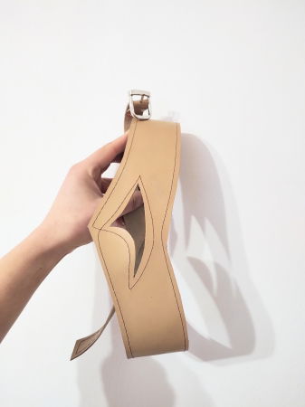 Centura bej asimetrică din piele naturală [1]