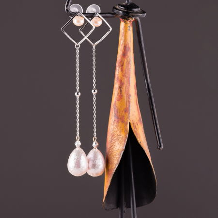 Cercei - Cercei argintii lungi cu lant si perla sintetica