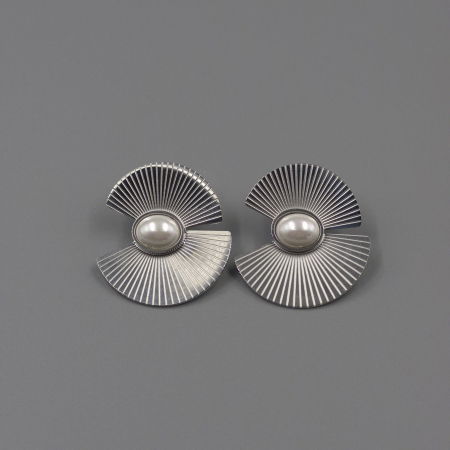 Cercei argintii statement, din otel inoxidabil, evantai cu perlă [1]