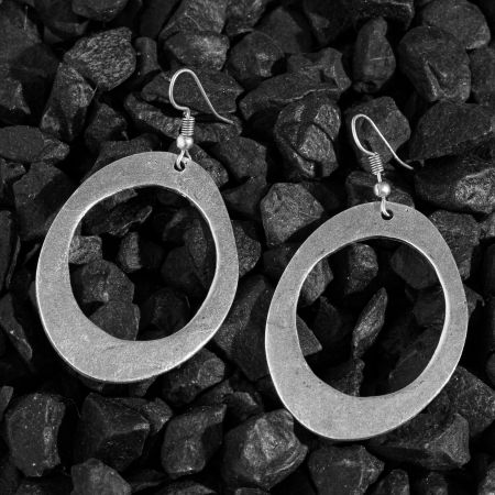 Cercei - Cercei cu forma ovala din zamac cu aspect lucrat manual