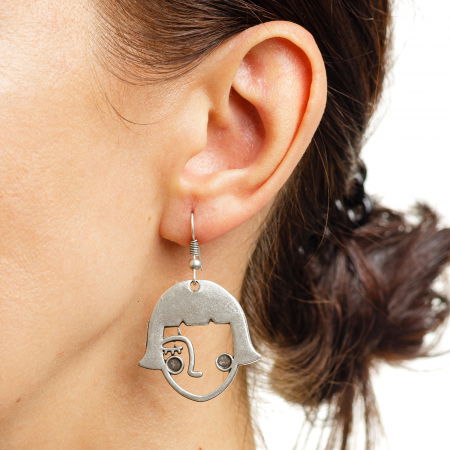 Cercei cu chip feminin din zamac [1]