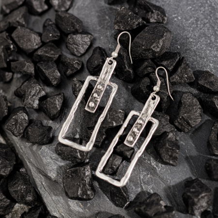 Cercei - Cercei cu forma rectangulara abstracta si aspect neregulat, din zamac