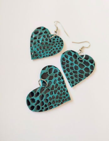 Bijuterii Noutați - Set pandantiv și cercei cu inimioare din piele naturală verde smarald