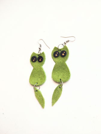 Bijuterii Noutați - Cercei din piele naturală olive, în formă de pisicuțe