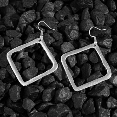 Cercei - Cercei patrati din zamac cu aspect lucrat manual