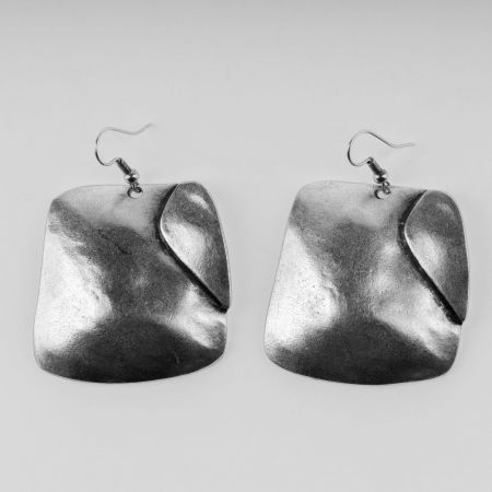 Cercei - Cercei din zamac cu forma patrata usor neregulata