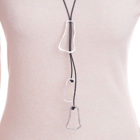 Coliere & Lanțuri - Colier lung din ZAMAC rodiat cu trei elemente neregulate, argintiu mat