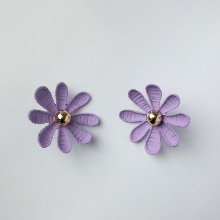 Cercei - Cercei in forma de floare cu multe petale, lila mat