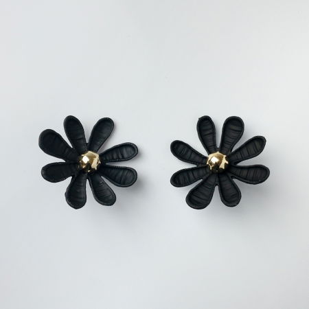 Cercei - Cercei in forma de floare cu multe petale, negru mat