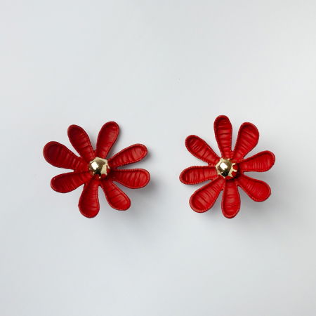 Cercei - Cercei in forma de floare cu multe petale, rosu mat