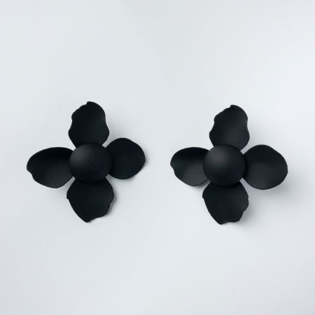 Cercei - Cercei in forma de floare cu patru petale,negru mat