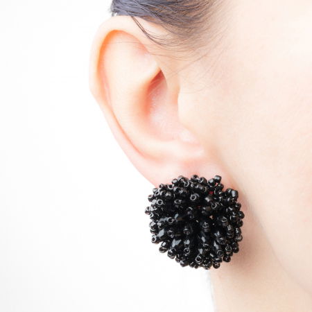 Cercei in forma de papadie cu pietricele mici negre [1]