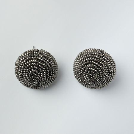 Cercei - Cercei in forma rotunda bombata cu margelute metalizate, forma stilizata de papadie