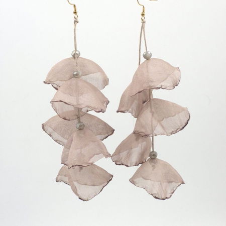 Cercei lungi boemi cu maci stilizati bej fango [1]