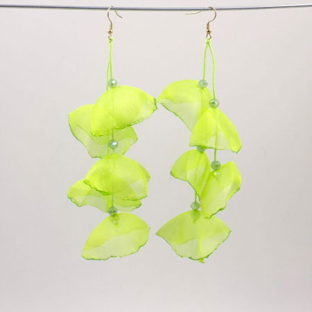 BIJUTERII - Cercei lungi boemi cu maci stilizati verde deschis