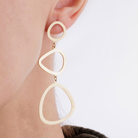 Cercei lungi metalici, aurii cu trei cercuri inegale [1]