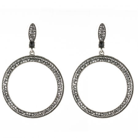 BIJUTERII - Cercei metalici argintii cu forma rotunda acoperiti cu pietricele mici, argintii si stralucitoare