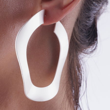 Cercei metalici argintii creole ondulate [3]