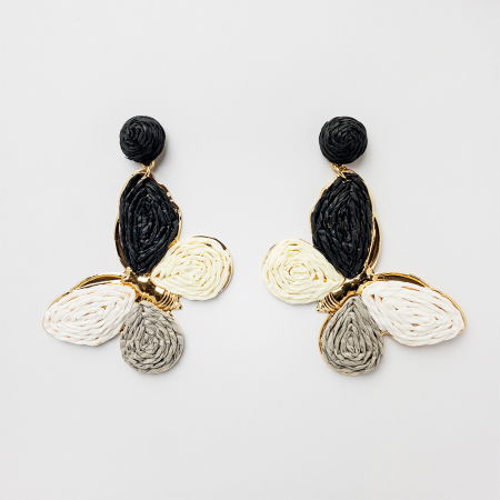 Cercei - Cercei metalici aurii fluture cu aripi in nuante de alb, negru si gri