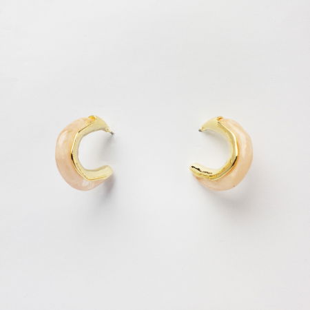 BIJUTERII - Cercei metalici aurii, semirotund cu insertie roz deschis translucida