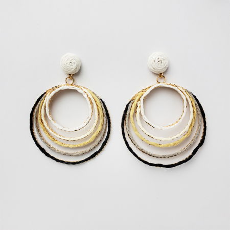 Cercei - Cercei metalici aurii cu cinci cercuri, in nuante de alb, negru si gri
