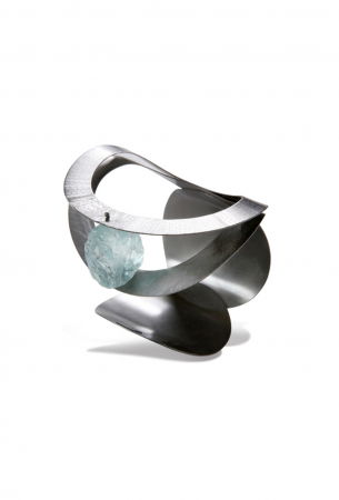 KATERINA VASSOU - Bratara rigida Oyster cu cerc dublu si piatra naturala de fluorina, din alama placata cu gun metal