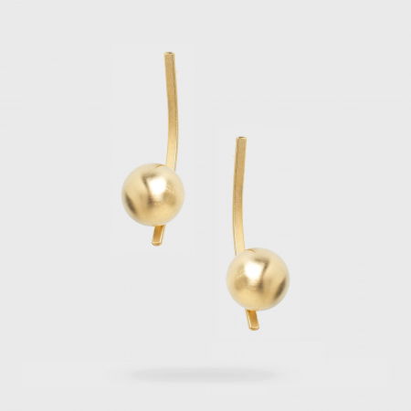KATERINA VASSOU - Cercei lungi Vault cu bila, din alama placata cu cu aur de 24k
