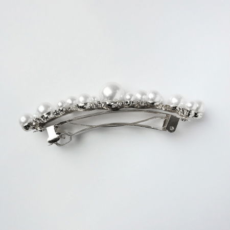 Clama medie metalica argintie cu perle sintetice albe de diferite marimi [1]