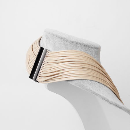 Colier bej cu multe siruri inegale [1]