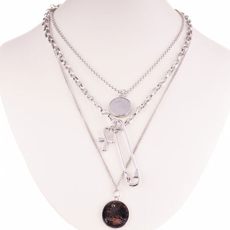 Colier argintiu cu trei lanturi si patru pandantive diferite [1]