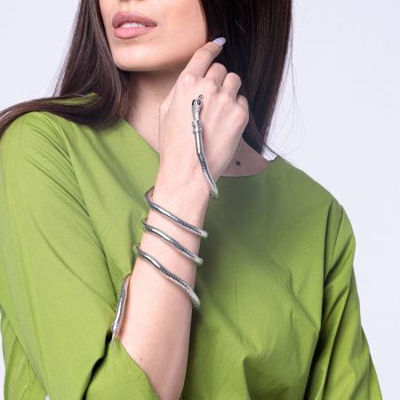 Colier argintiu si bratara din metal modelabil sub forma de sarpe [1]