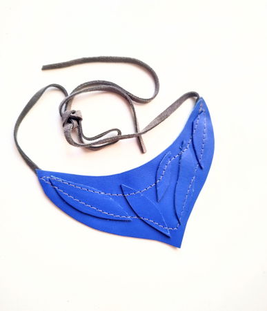 NOUTATI - Colier statement din piele naturală albastru electric