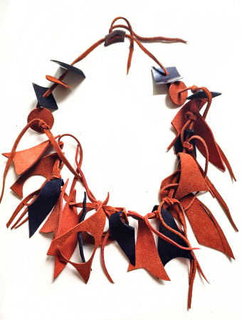 BIJUTERII - Colier asimetric multicolor  din mix piele naturala,nuante negru caramiziu