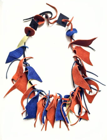 Coliere si Cercei Handmade - Colier asimetric multicolor realizat din mix piele naturala,nuante  caramiziu albastru electric
