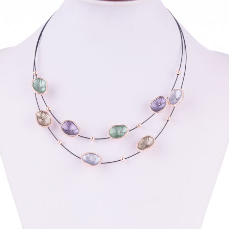 Coliere & Lanțuri - Colier cu doua fire metalice inegale si elemente ovale aurii cu mov si verde