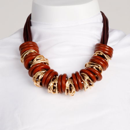 Coliere & Lanțuri - Colier statement cu elemente din lemn si metal auriu pe fire textile bordo