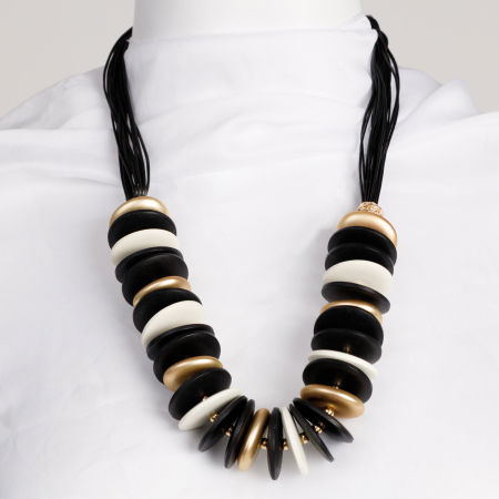Colier cu elemente circulare din lemn alb negru si accente aurii pe fire textile negre [1]